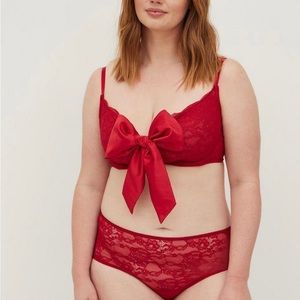 SET Torrid size 1 NWT underwear and bra set